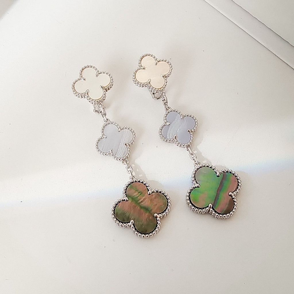 [Cyra] CLOVER 3 MOTIVE CHALCEDON DUNKLE PERLMUTT SILBER OHRRINGE