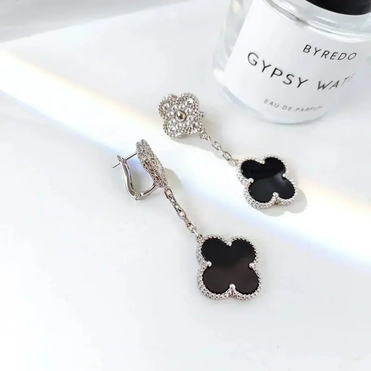 [Cyra]  CLOVER 2 MOTIFS  DIAMOND ONYX EARRINGS SILVER