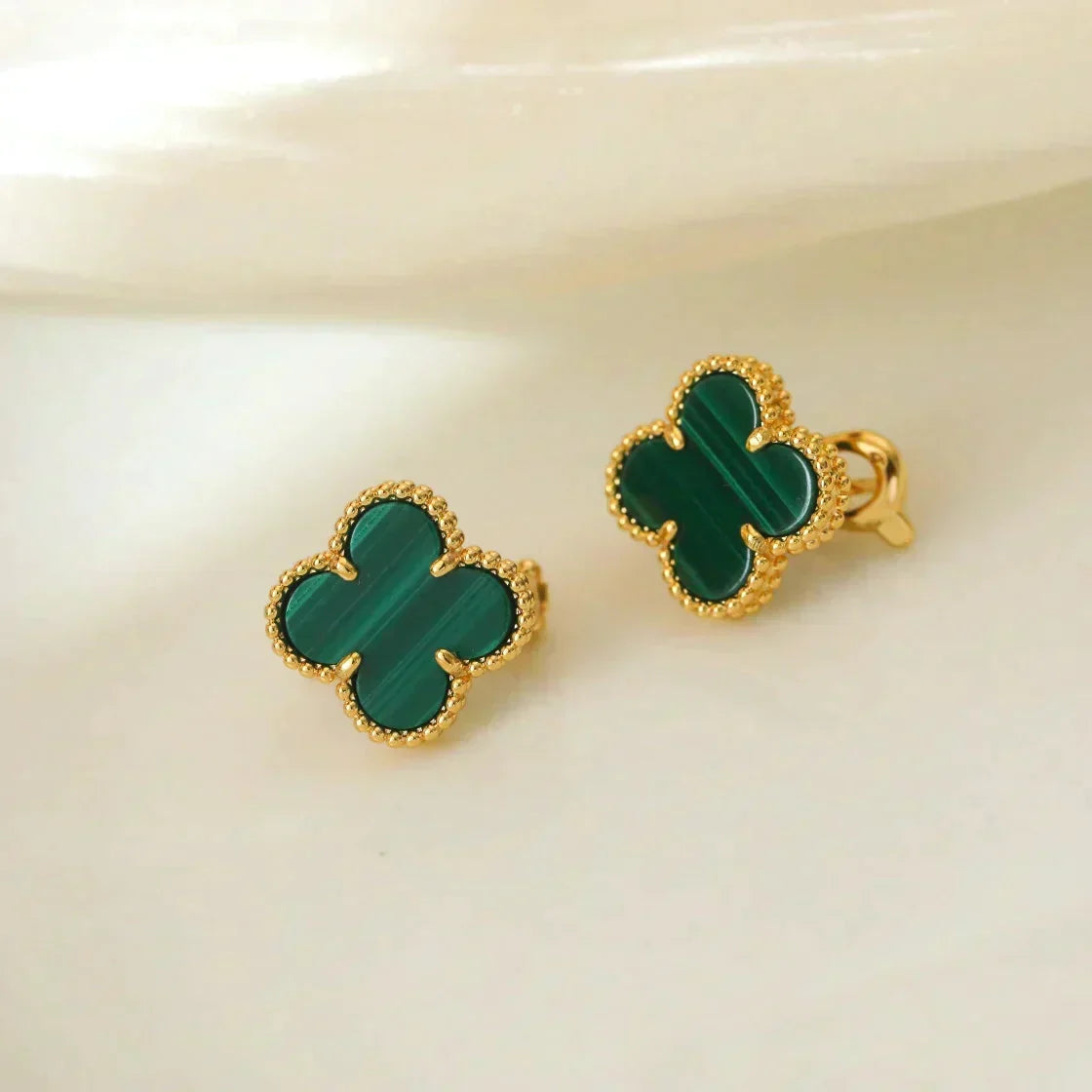 [Cyra]  CLOVER MEDIUM 1 MOTIFS MALACHITE  EARRINGS