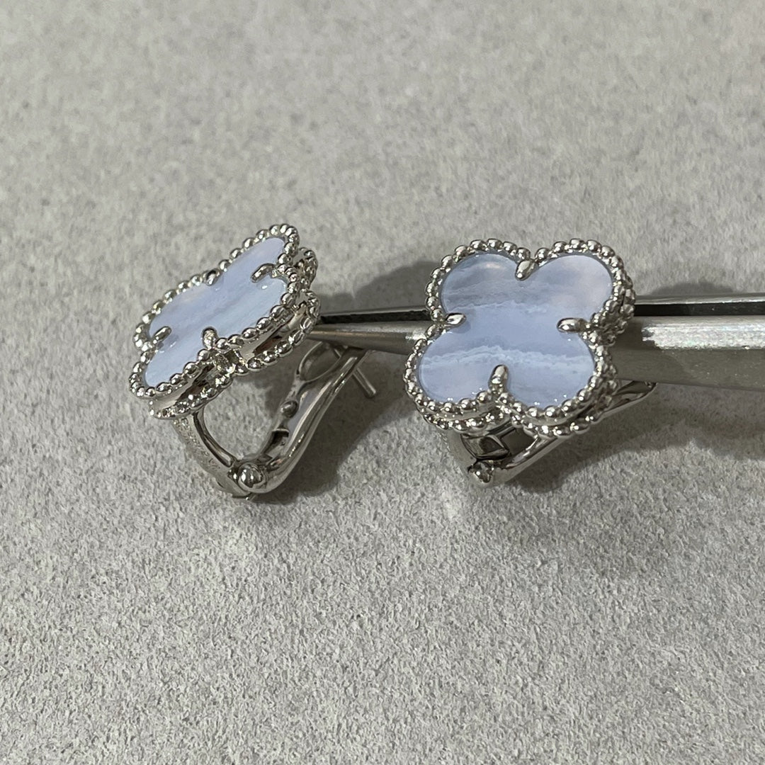 [Cyra]  CLOVER CHALCEDONY SILVER STUD EARRINGS