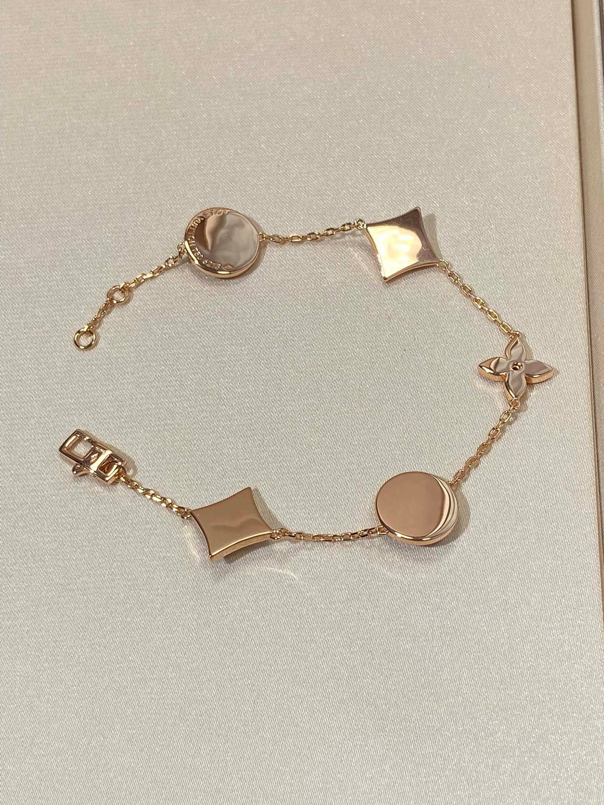 [Cyra]  STAR AND SUN 5 MOTIF MOP PINK GOLD BRACELET