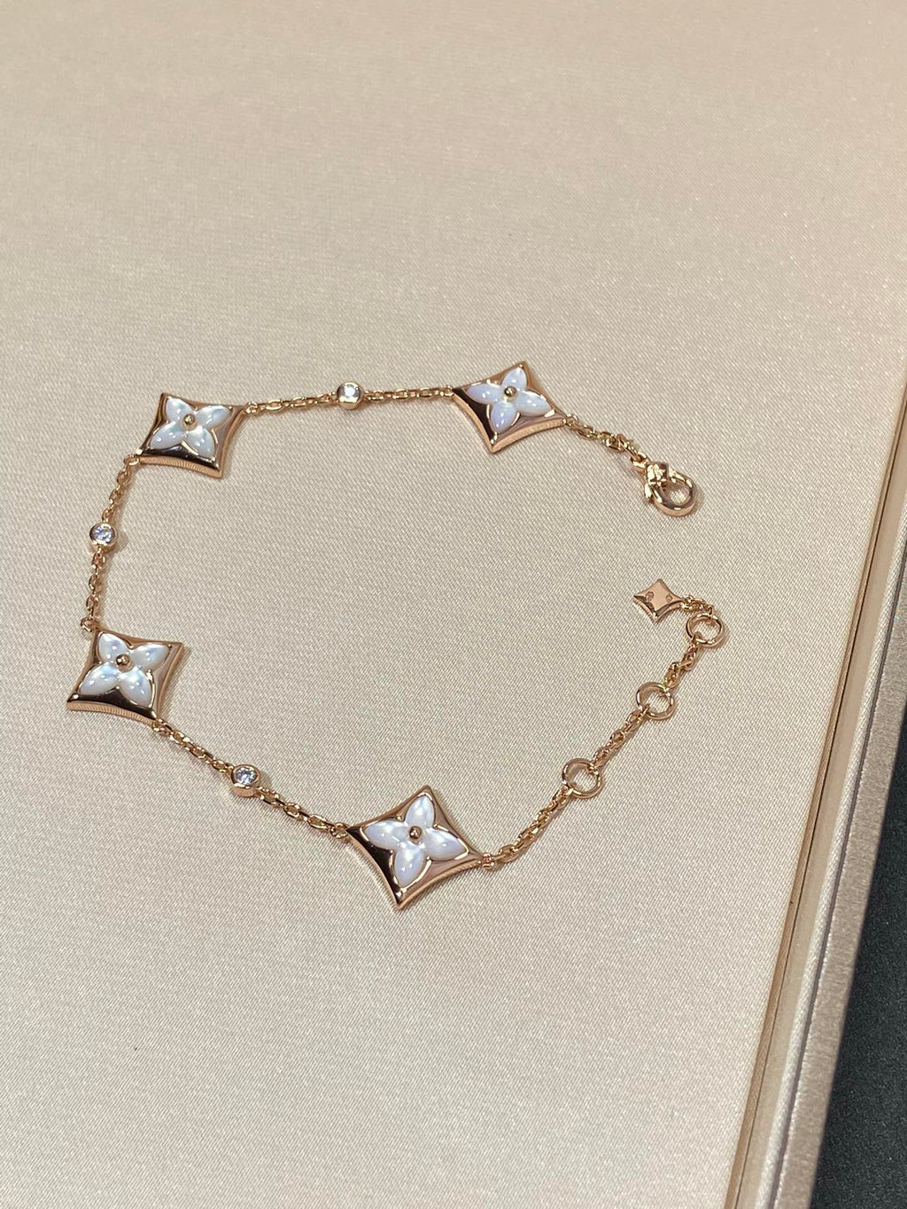 [Cyra]  STAR 4 MOTIF MOP DIAMOND PINK GOLD BRACELET