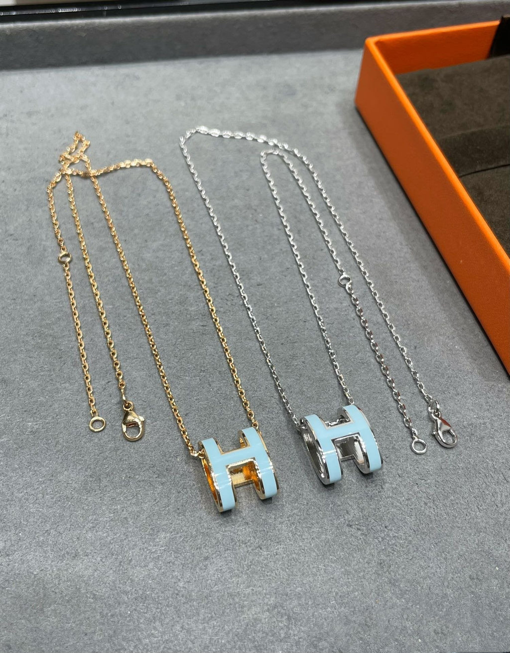 [Cyra]  POP H スカイブルー ネックレス