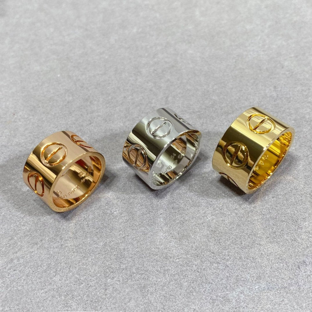 {
  "Cyra": "LOVE 11MM ラージリング"
}