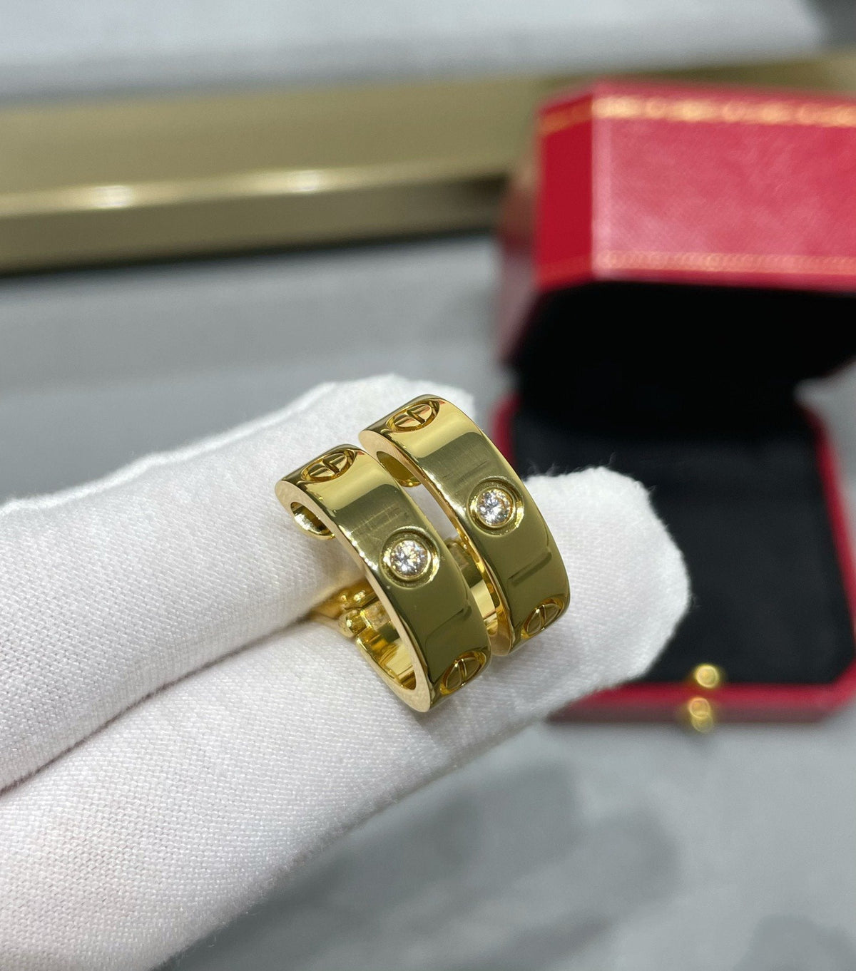 [Cyra]  LOVE 5.5MM 1 DIAMOND EARRINGS