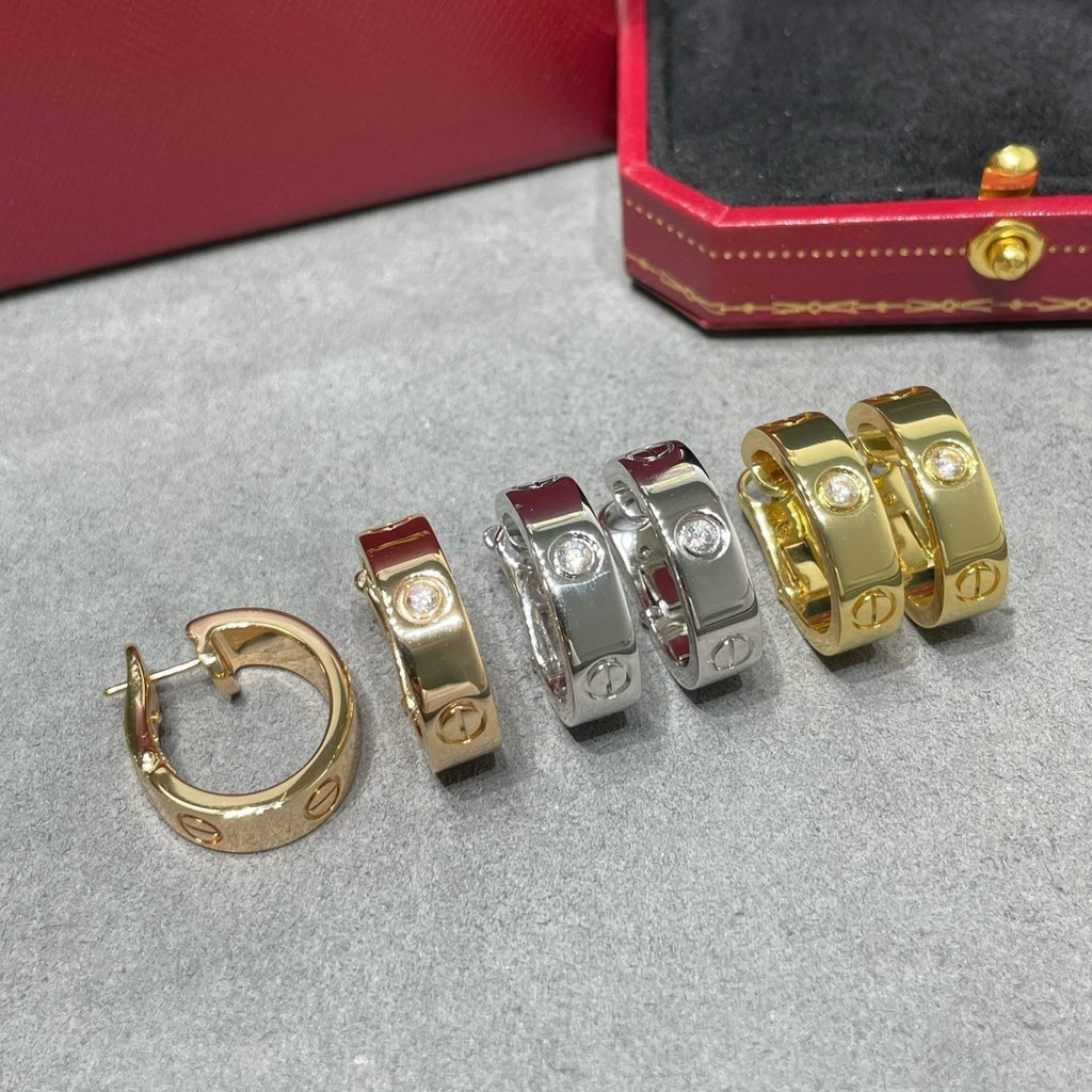 [Cyra] LOVE 5,5-MM-OHRRINGE MIT 1 DIAMANTEN