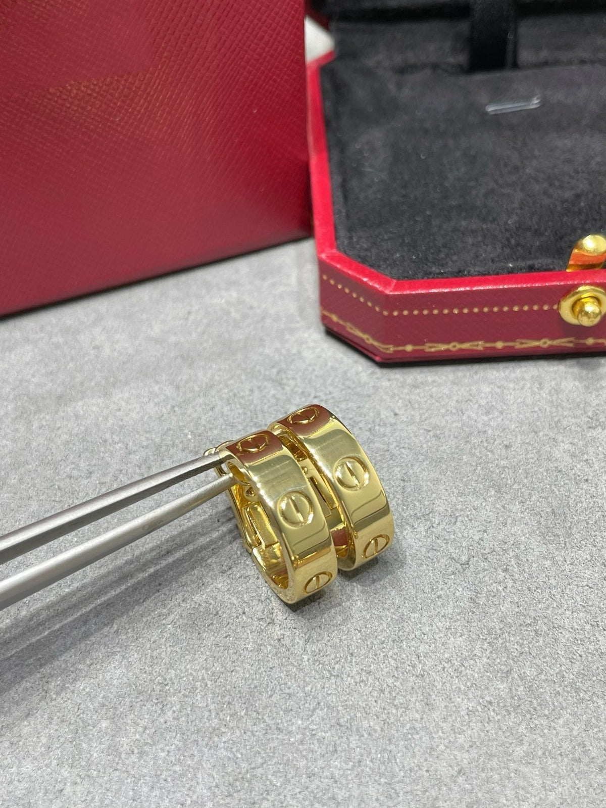 [Cyra]  LOVE 5.5MM EARRINGS