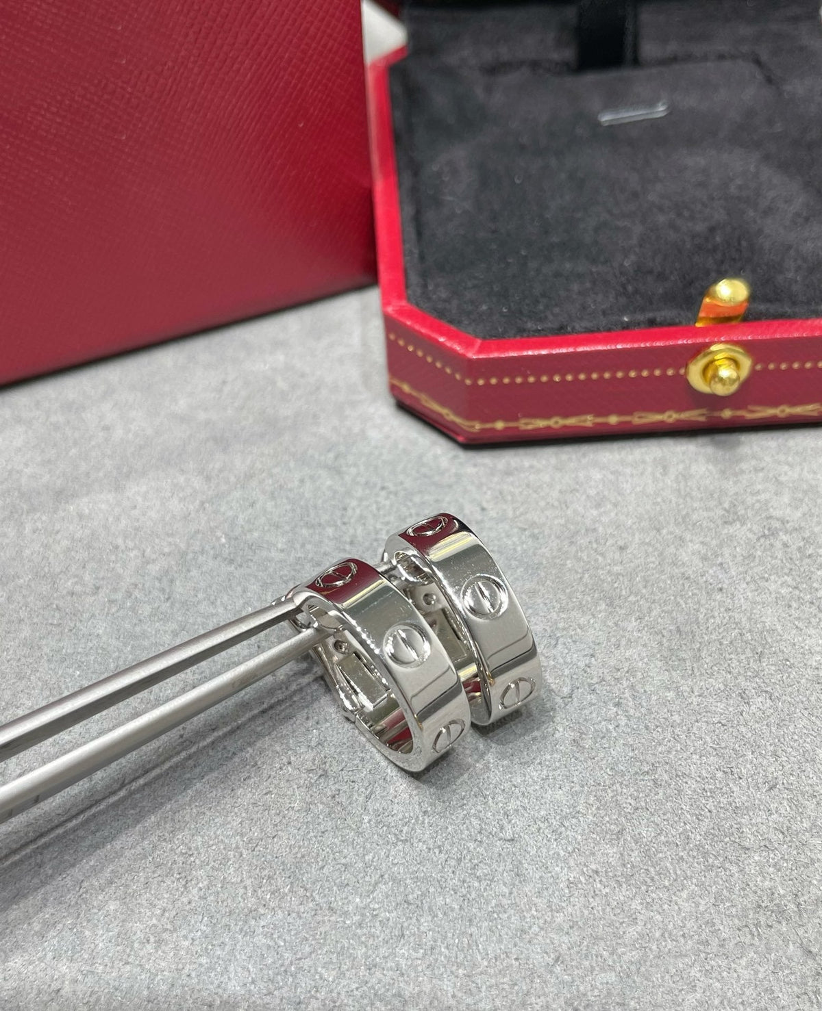 [Cyra]  LOVE 5.5MM EARRINGS