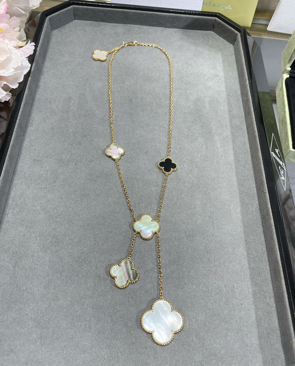 [Cyra]  CLOVER 6 MOTIF MOP ONYX GOLD NECKLACE