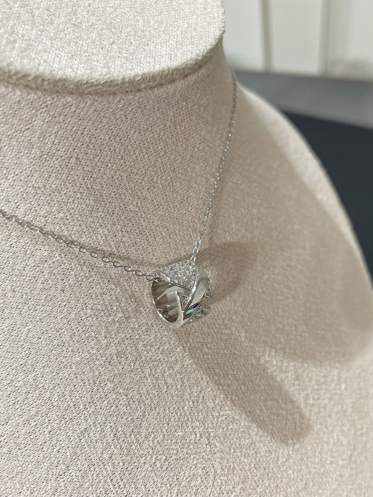 [Cyra] LIENS EVIDENCE DIAMOND PAVED HALSKETTE
