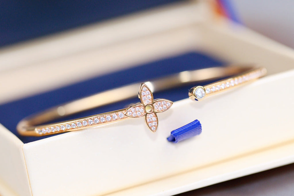 [Cyra]  IDYLLE OFFENES ARMBAND IN ROSÉGOLD MIT DIAMANT-PAVÉ