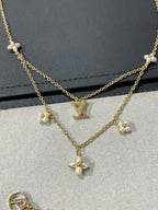 {
  "Cyra": "FLOWERGRAM GOLD MOP DOPPELREIHIGE HALSKETTE"
}