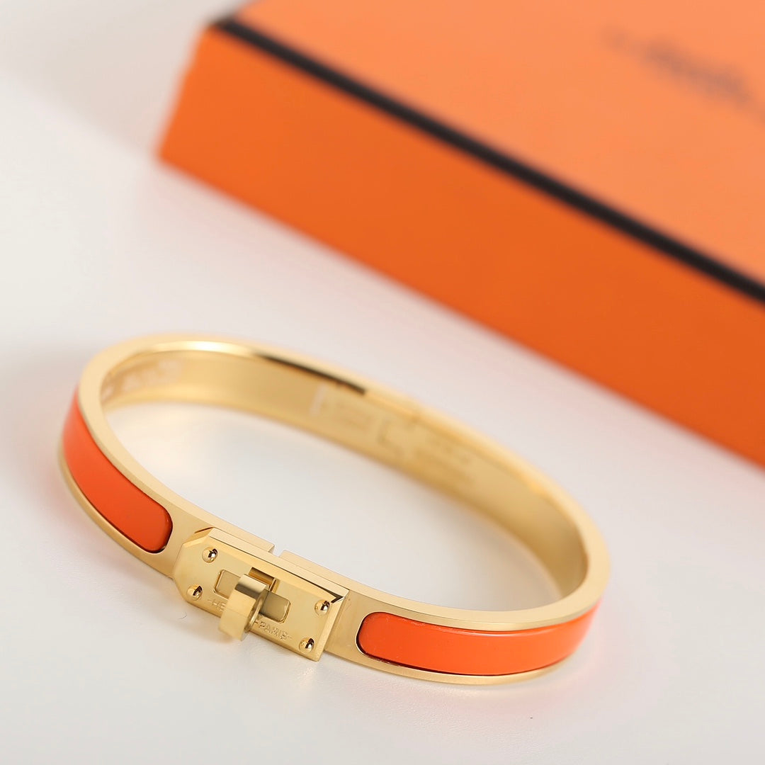 [Cyra]  HM KELLY ORANGES ARMBAND