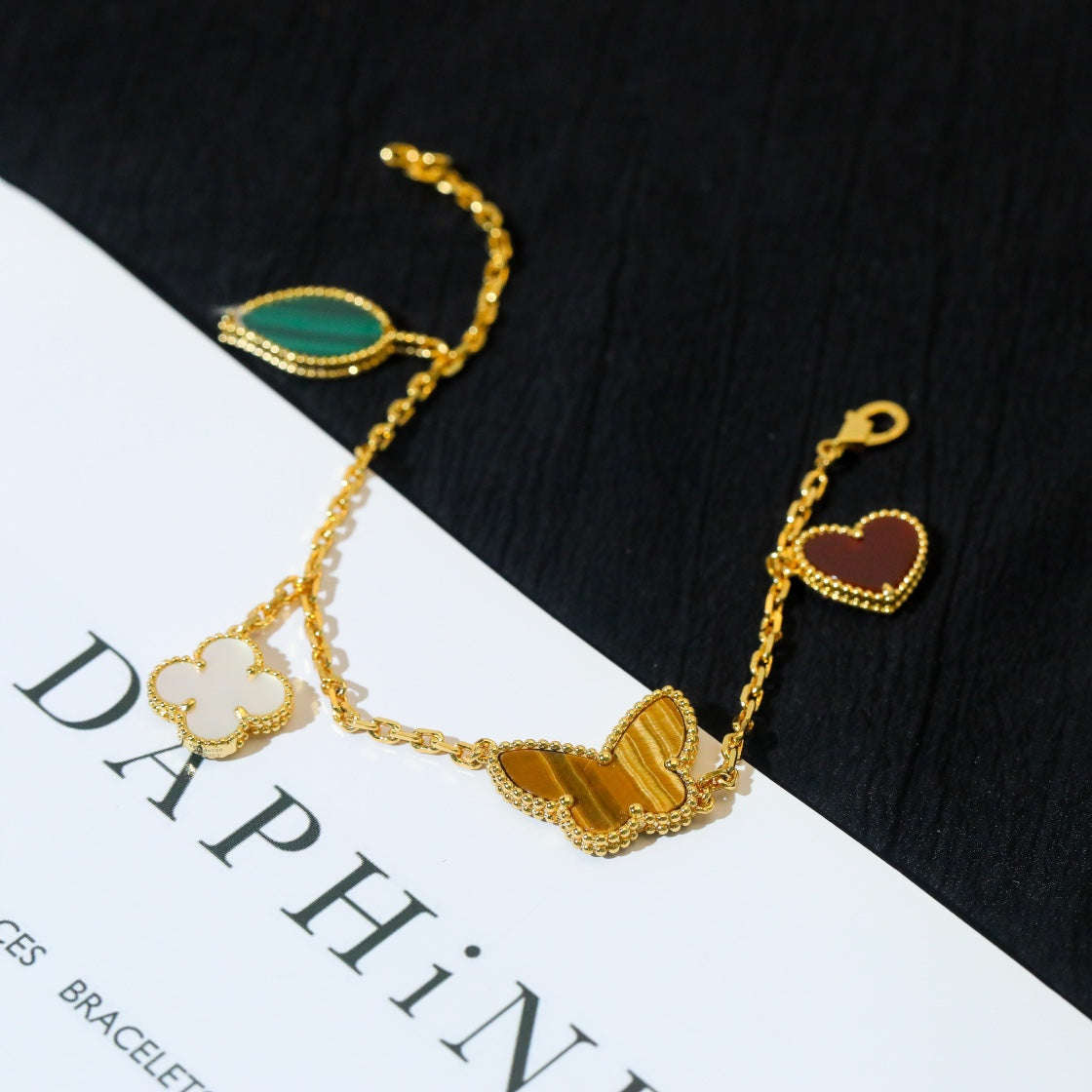 [Cyra] LUCKY SPRING 5-MOTIV-ARMBAND IN GOLD