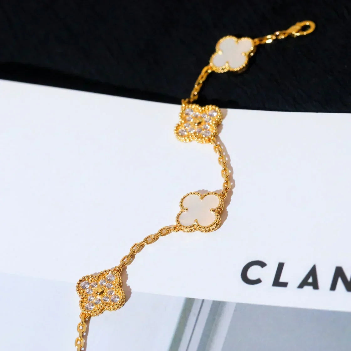 [Cyra] New CLOVER WHITE PEARL MOP 5 MOTIF BRACELET COLLECTION
