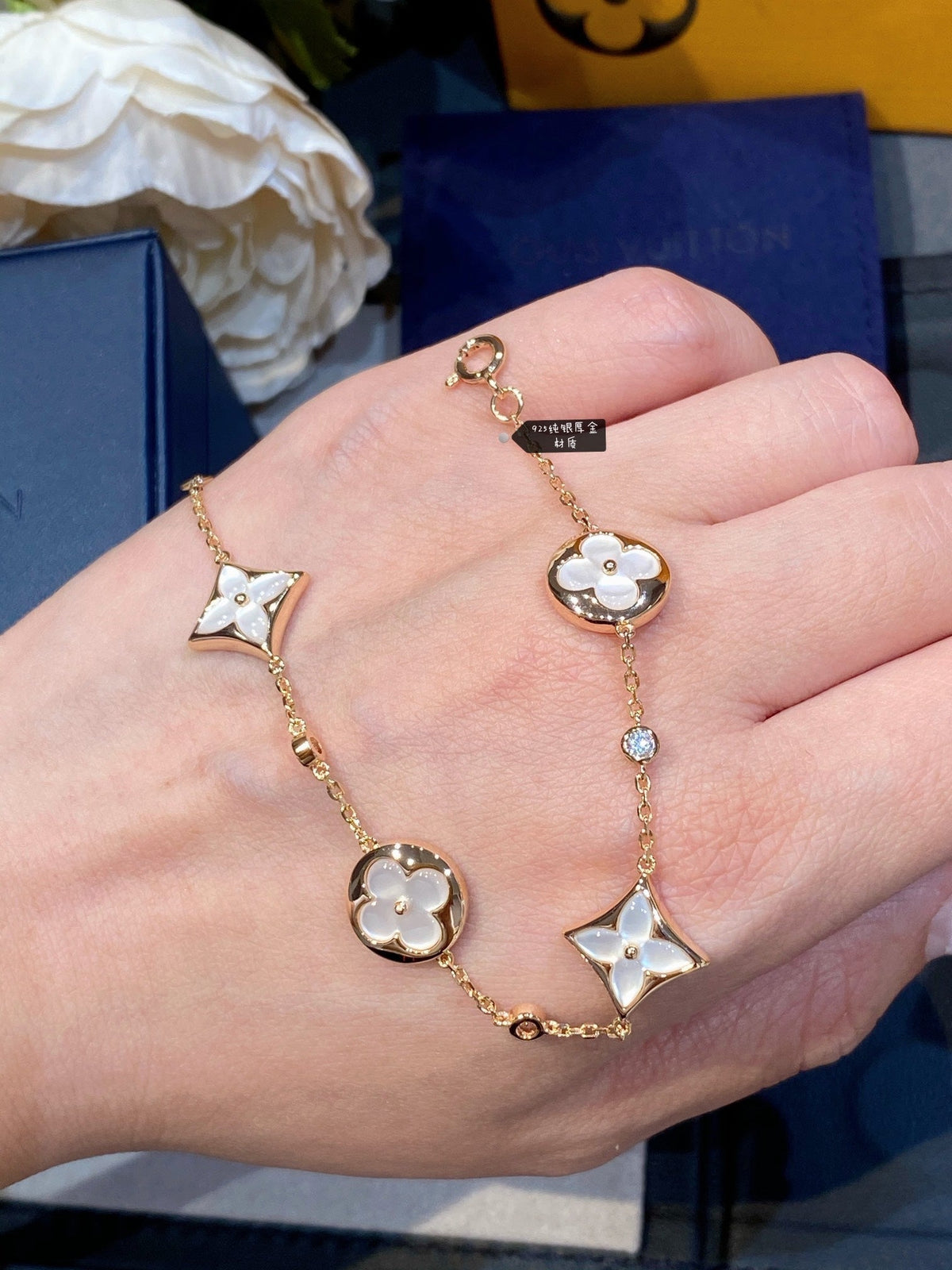 [Cyra]  STAR AND SUN 4 MOTIF WHITE MOP PINK GOLD BRACELET