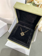 [Cyra]  CLOVER ROCK CRYSTAL ROSE GOLD NECKLACE