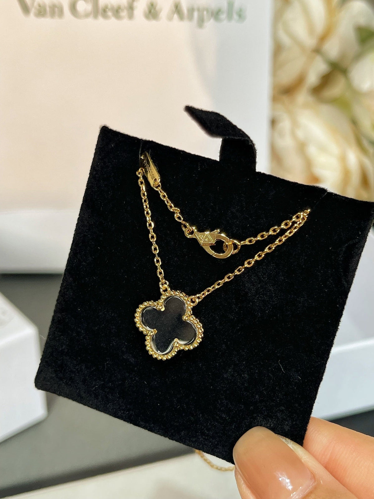 [Cyra]  CLOVER ROCK CRYSTAL ROSE GOLD NECKLACE