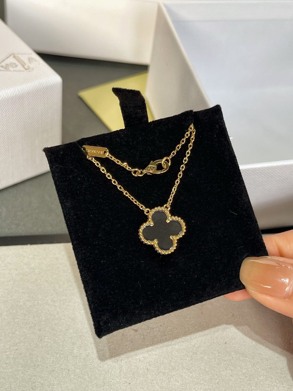 [Cyra]  CLOVER ROCK CRYSTAL ROSE GOLD NECKLACE