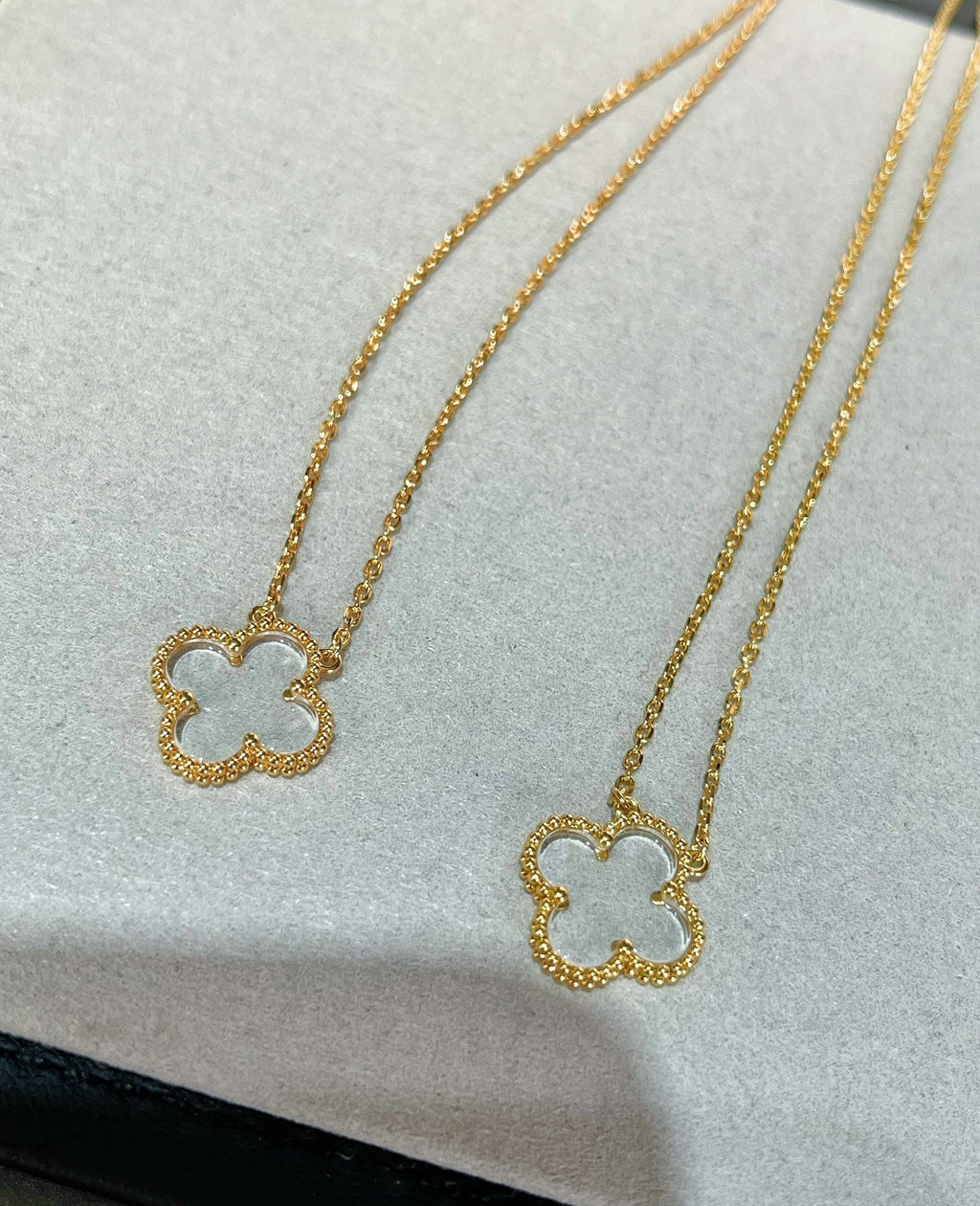 [Cyra]  CLOVER ROCK CRYSTAL ROSE GOLD NECKLACE