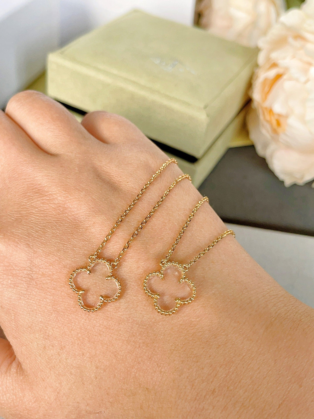 [Cyra]  CLOVER ROCK CRYSTAL ROSE GOLD NECKLACE