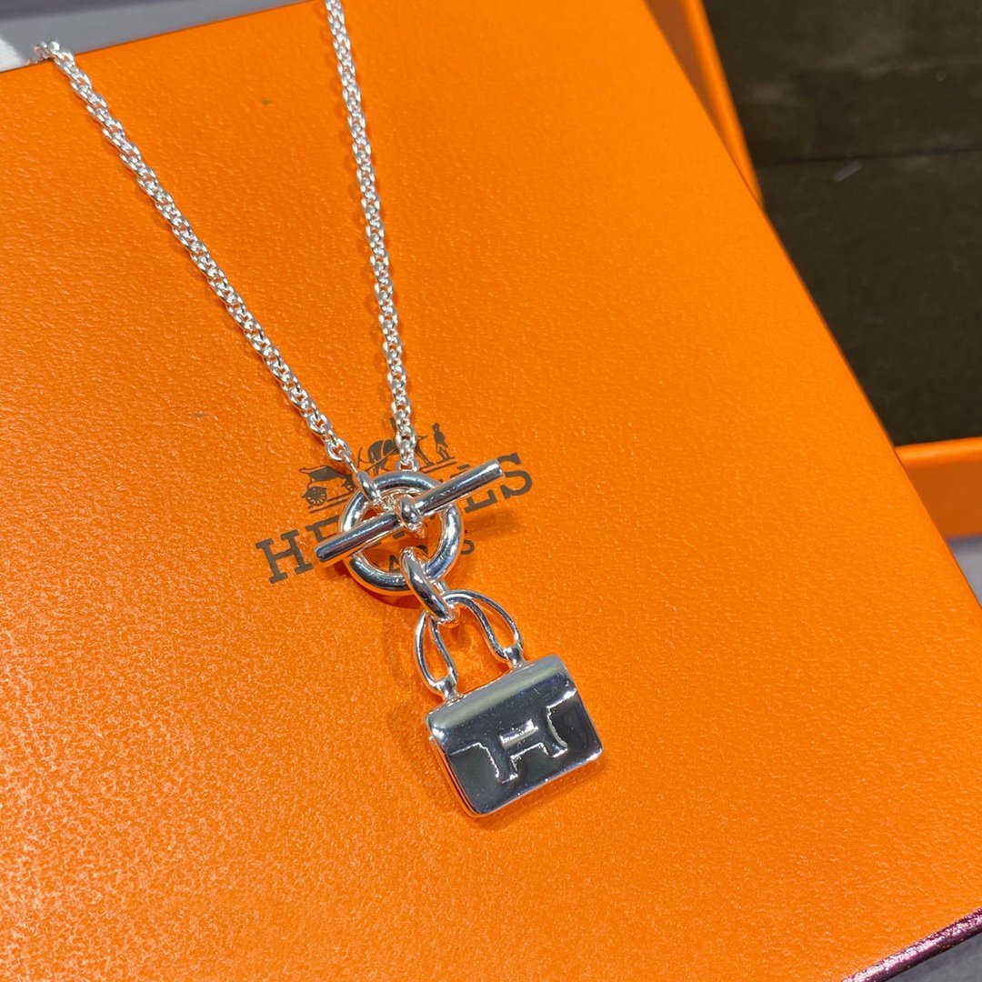 [Cyra]  CONSTANCE PEDANT SILVER NECKLACE