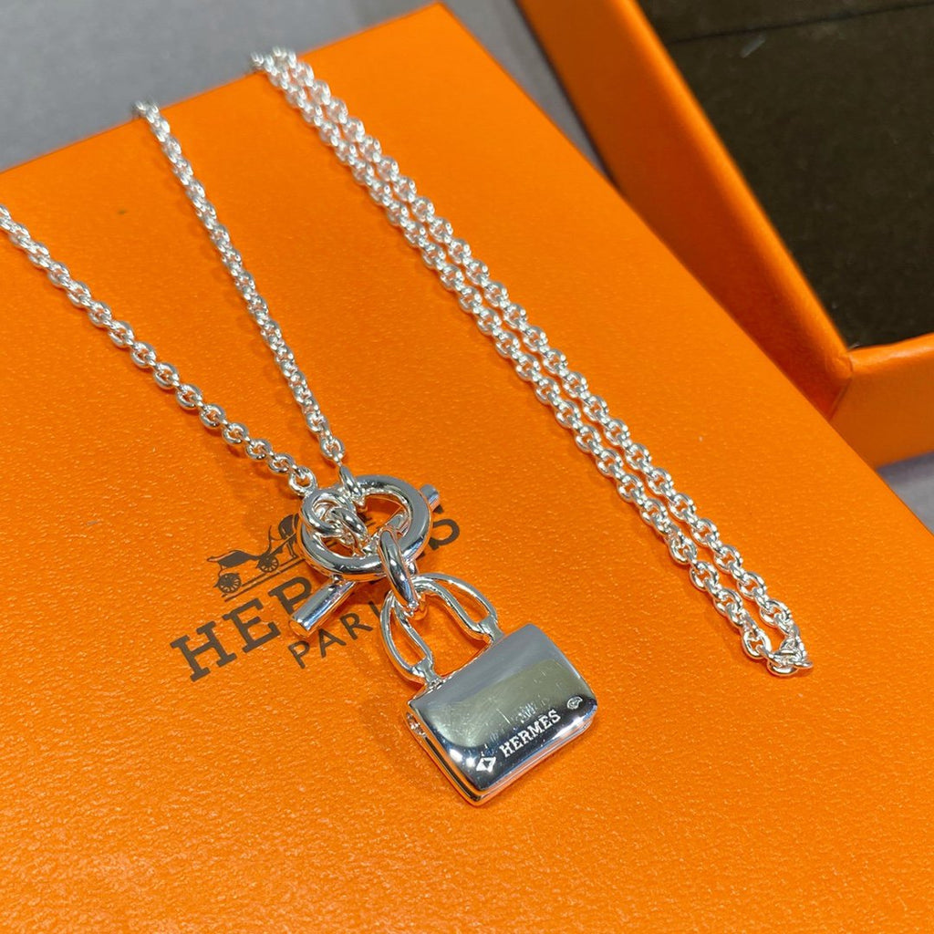 [Cyra]  CONSTANCE PEDANT SILVER NECKLACE