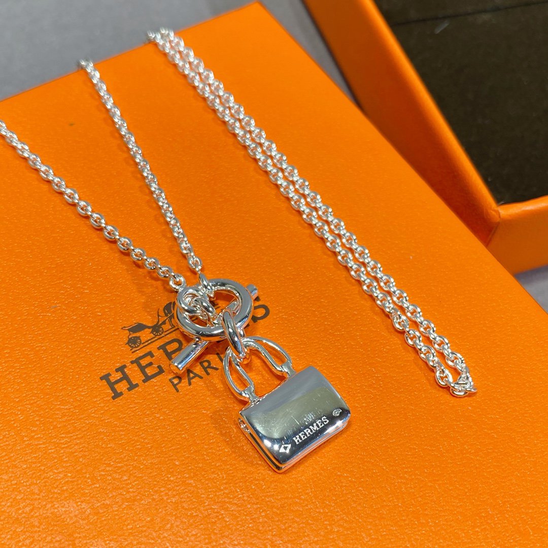 [Cyra]  CONSTANCE PEDANT SILVER NECKLACE