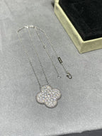 [Cyra] CLOVER 25MM GROSSER ANHÄNGER DIAMANT-PAVÉ SILBERHALSKETTE