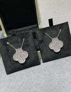 [Cyra] CLOVER 25MM GROSSER ANHÄNGER DIAMANT-PAVÉ SILBERHALSKETTE