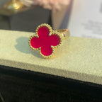 [Cyra] NEUE RINGE MIT ROSA EMAILLE-KLEEBLATT