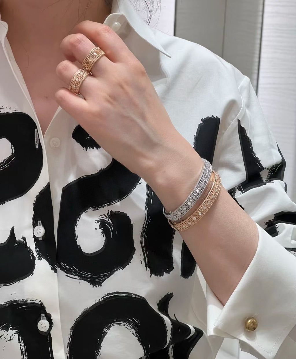 [Cyra] 2026 ARMBAND-SET MIT GEFLECHTEM MUSTER UND VOLLSTÄNDIGEM DIAMANTBESATZ, DREIFARBIG