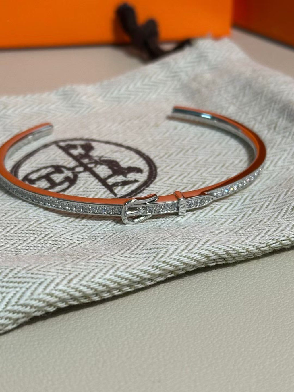 [Cyra]  DIAMOND-ENCRUSTED BRACELET THREE COLORS