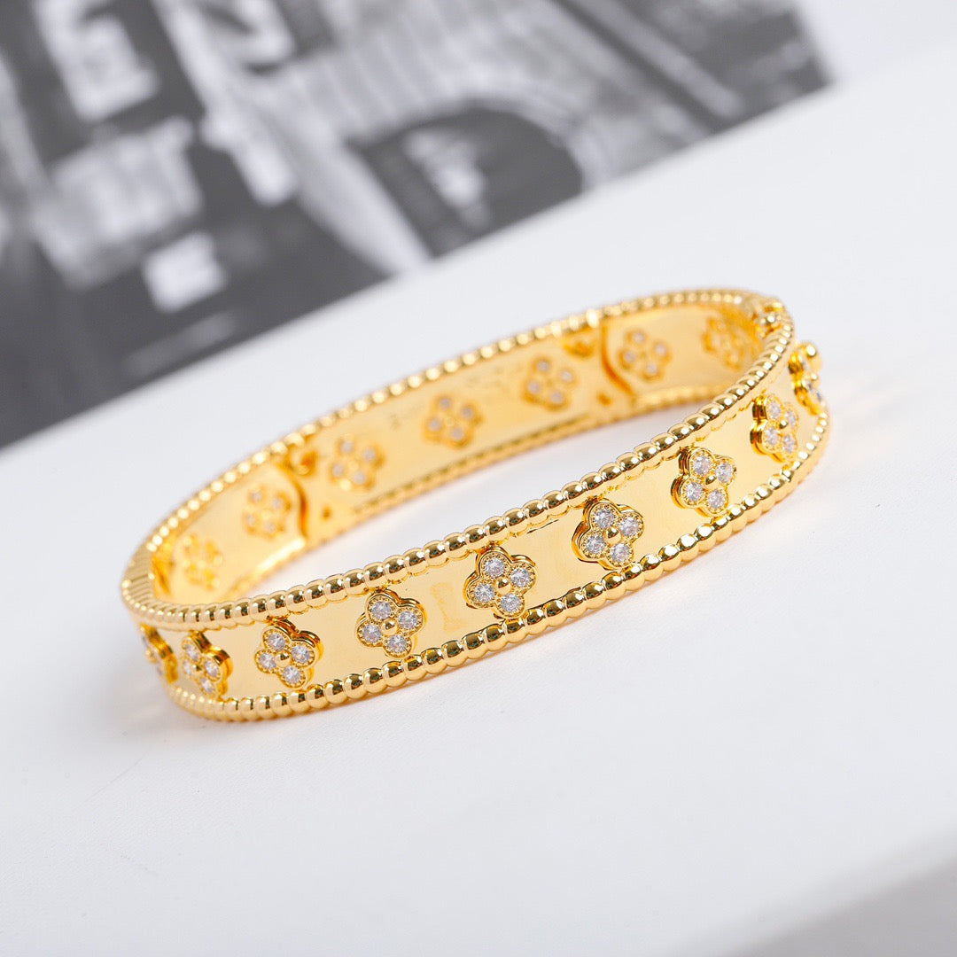 [Cyra]  CLOVER BRACELET 8MM DIAMONDS
