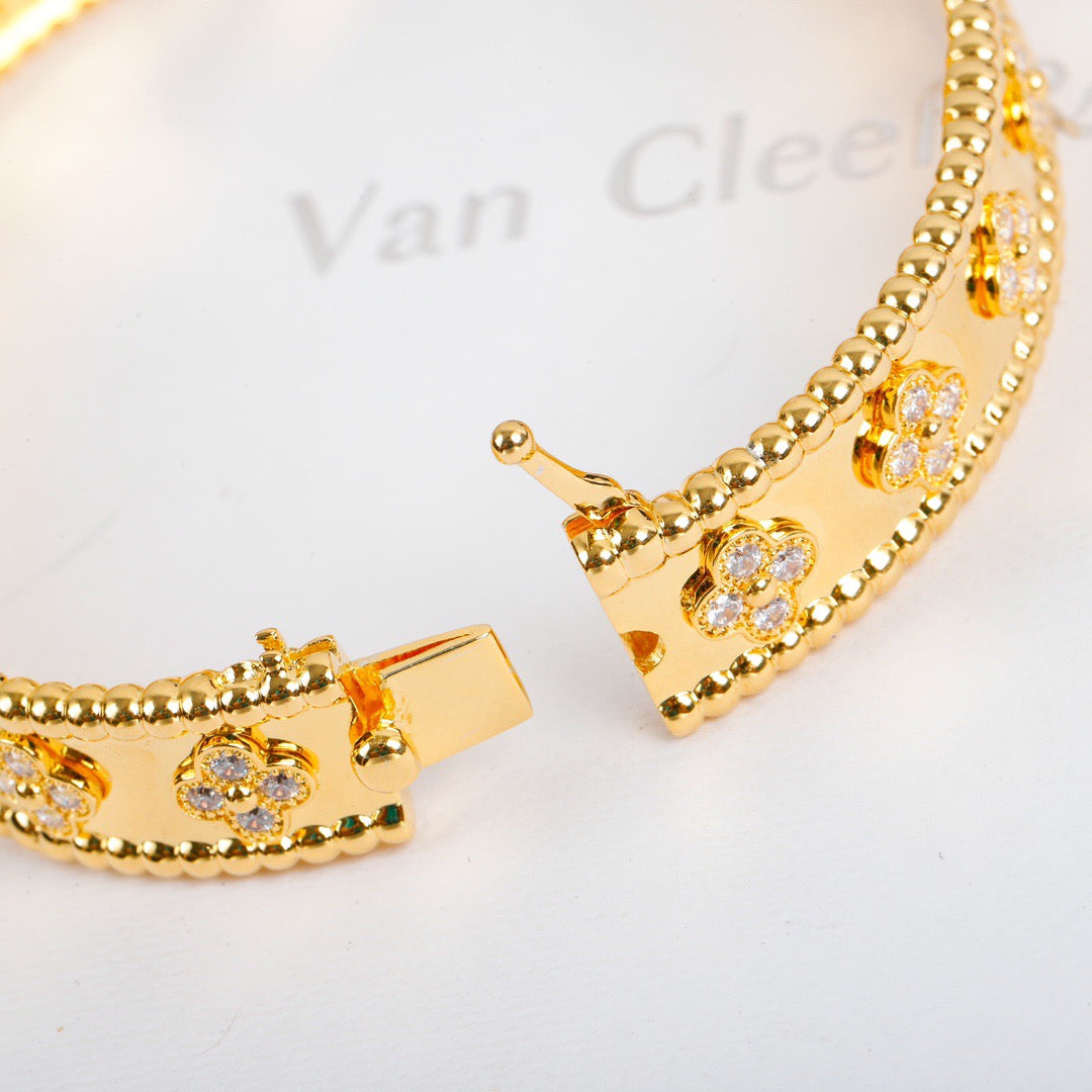 [Cyra]  CLOVER BRACELET 8MM DIAMONDS