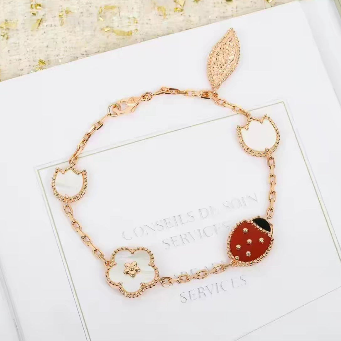 [Cyra]  LUCKY SPRING 5 MOTIF BRACELET