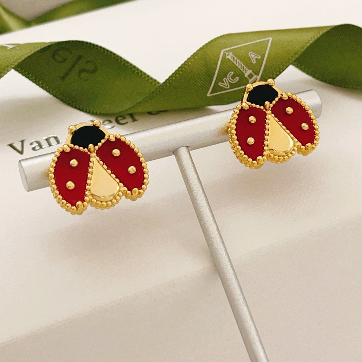 [Cyra]  LUCKY LADYBUG EARRINGS
