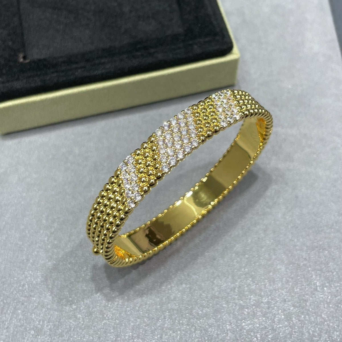 [Cyra]   PERLEE DIAMOND BRACELET ,5-ROW DIAMOND-SET DESIGN