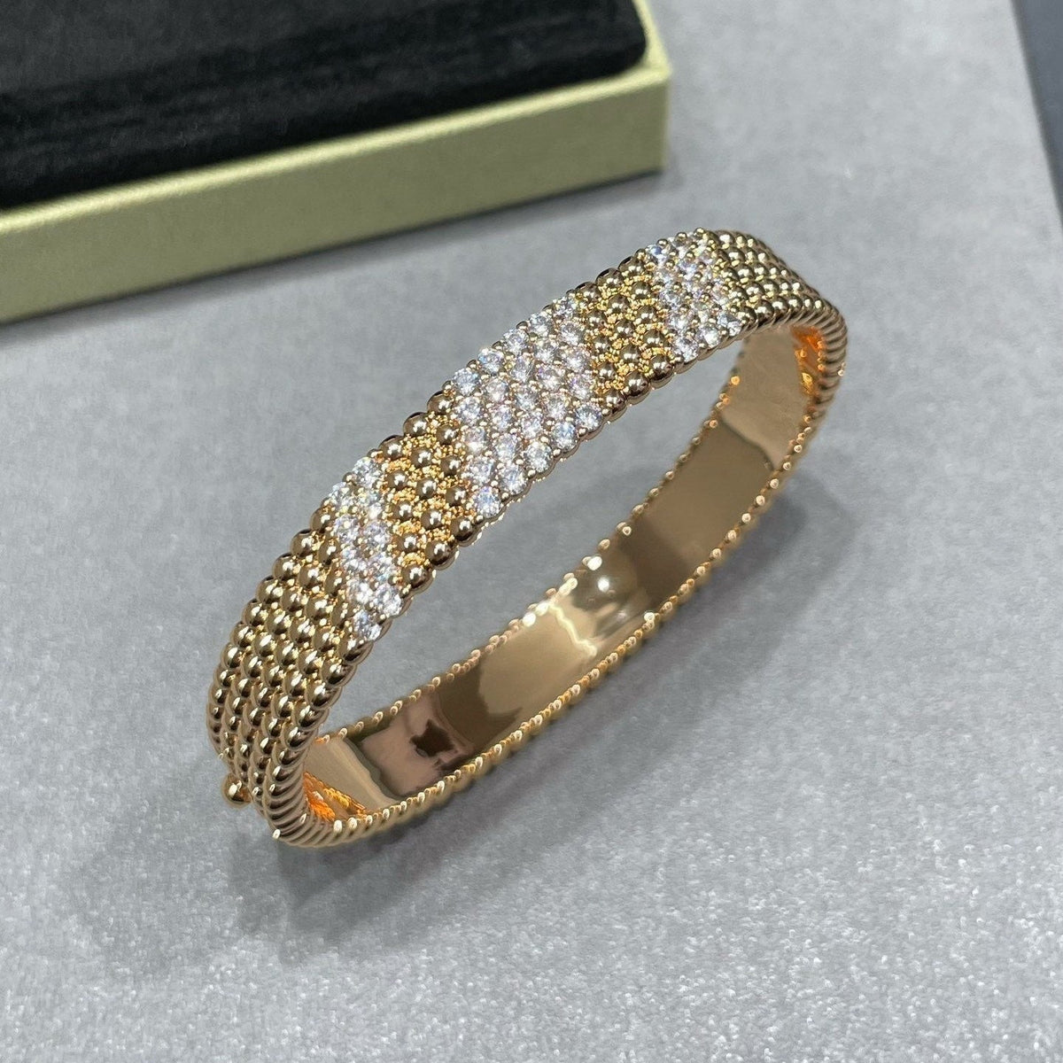 [Cyra]   PERLEE DIAMOND BRACELET ,5-ROW DIAMOND-SET DESIGN