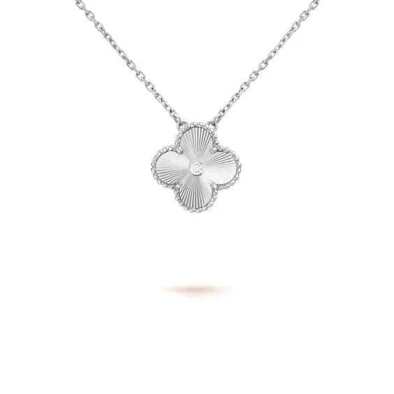 [Cyra]  CLOVER  15MM DIAMOND LASER NECKLACE SILVER