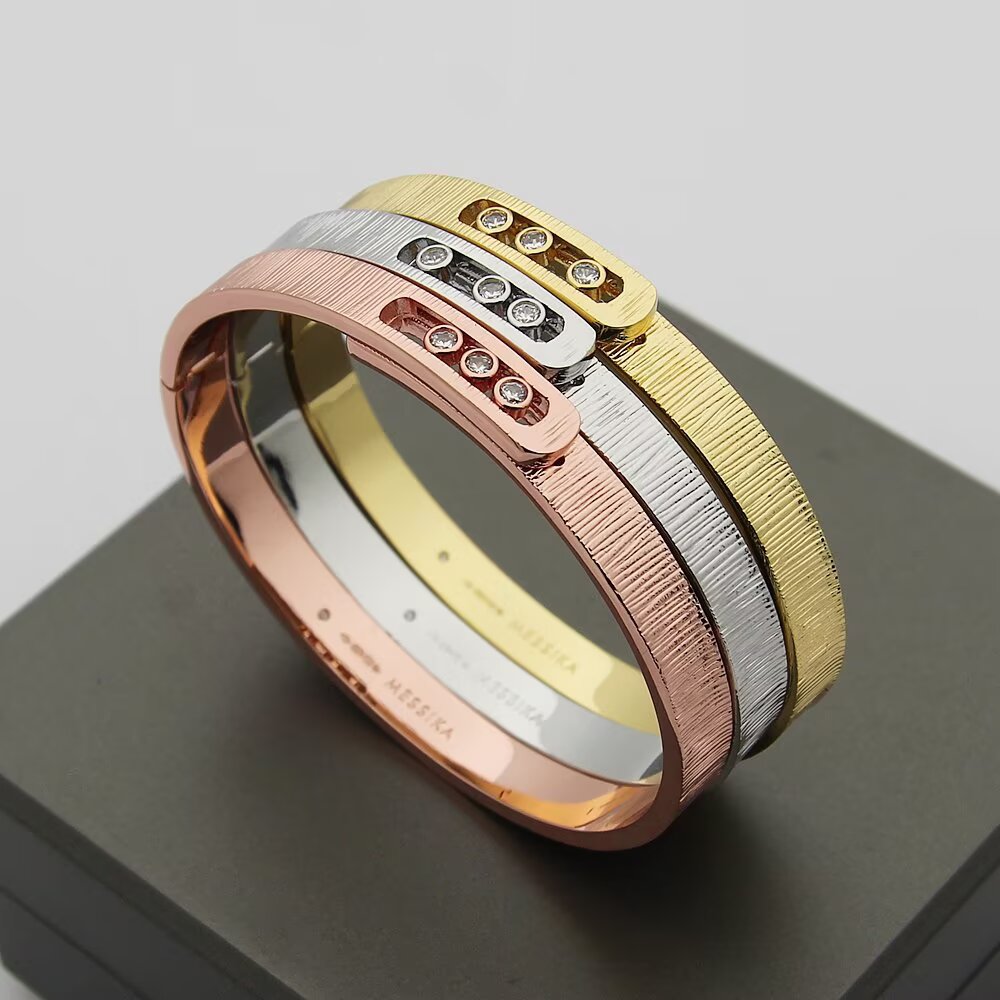 [Cyra] Move Noa Ciselé bangle