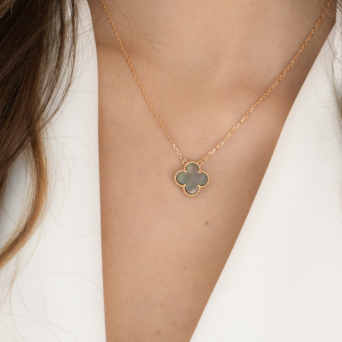 [Cyra]  CLOVER 15MM  GRAY MOTHER OF PEARL NECKLACE