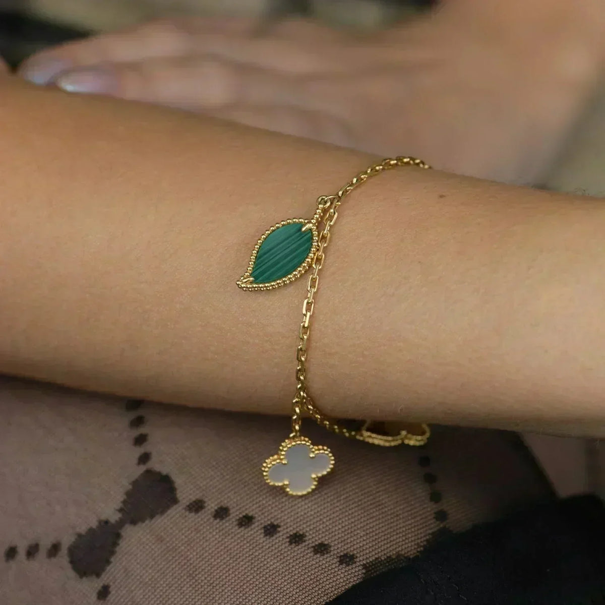 [Cyra] LUCKY SPRING 5-MOTIV-ARMBAND IN GOLD