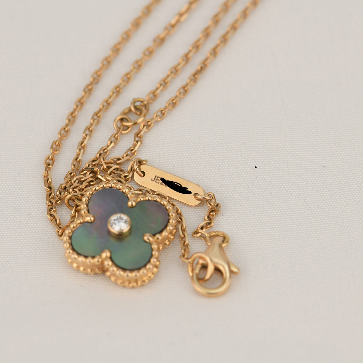 [Cyra] CLOVER 15MM DIAMOND UND GRAUE PERLMUTTKETTE
