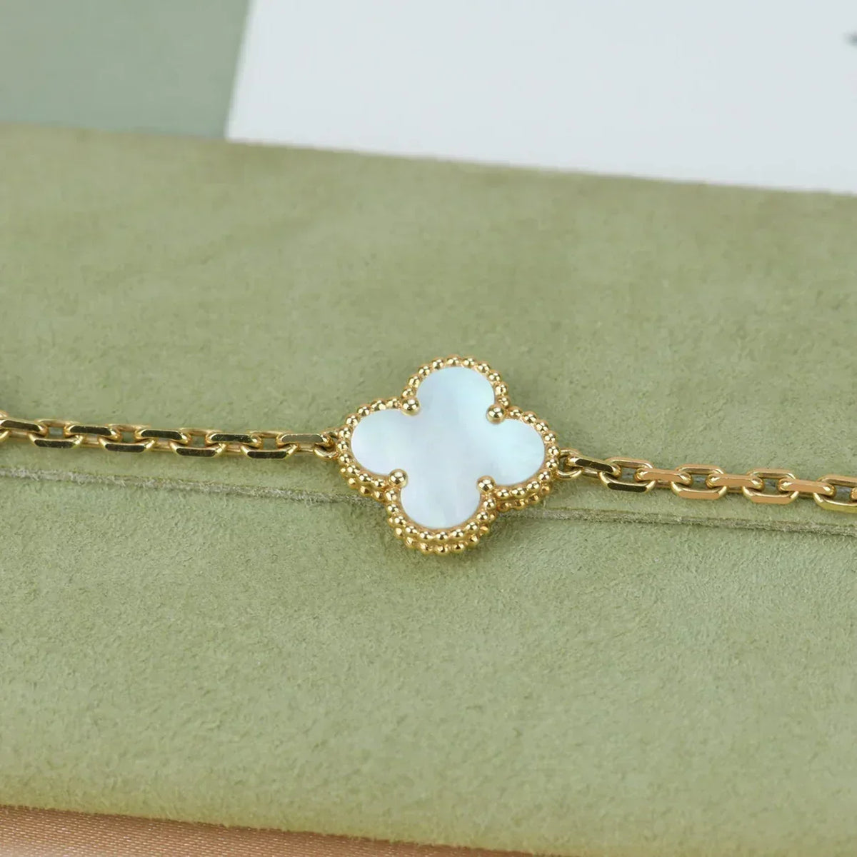 [Cyra] New CLOVER WHITE PEARL MOP 5 MOTIF BRACELET COLLECTION