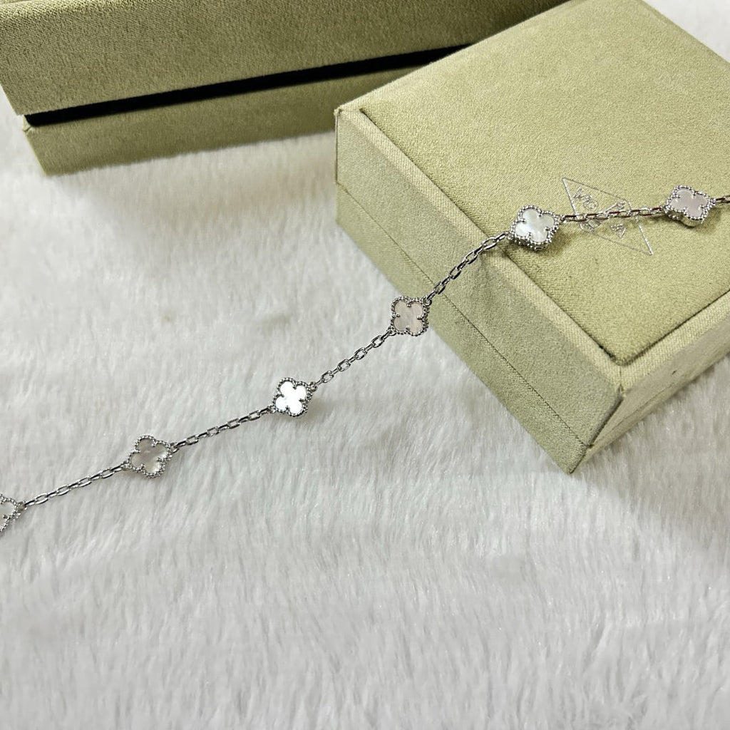 [Cyra] CLOVER 6 MOTIF WHITE MOP BRACELET