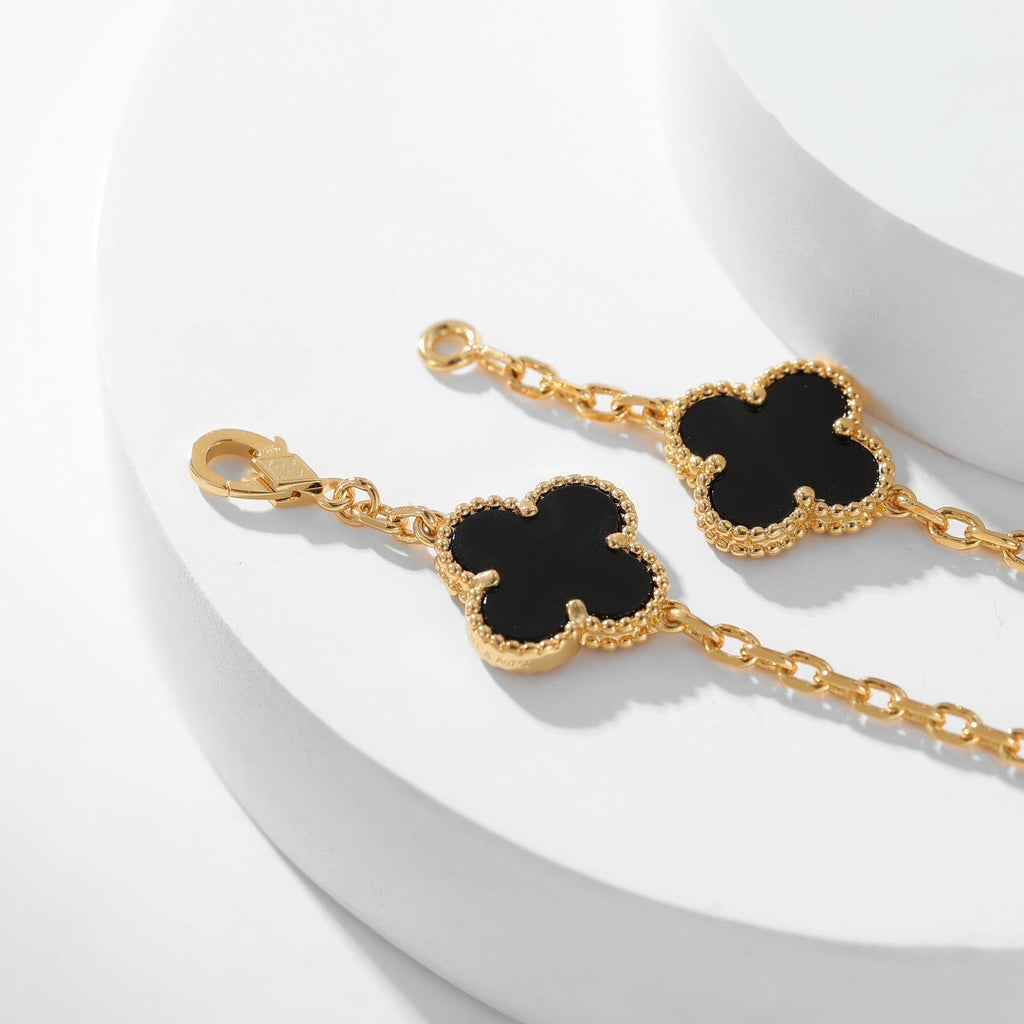 [Cyra]  CLOVER 10 MOTIFS ONYX NECKLACE