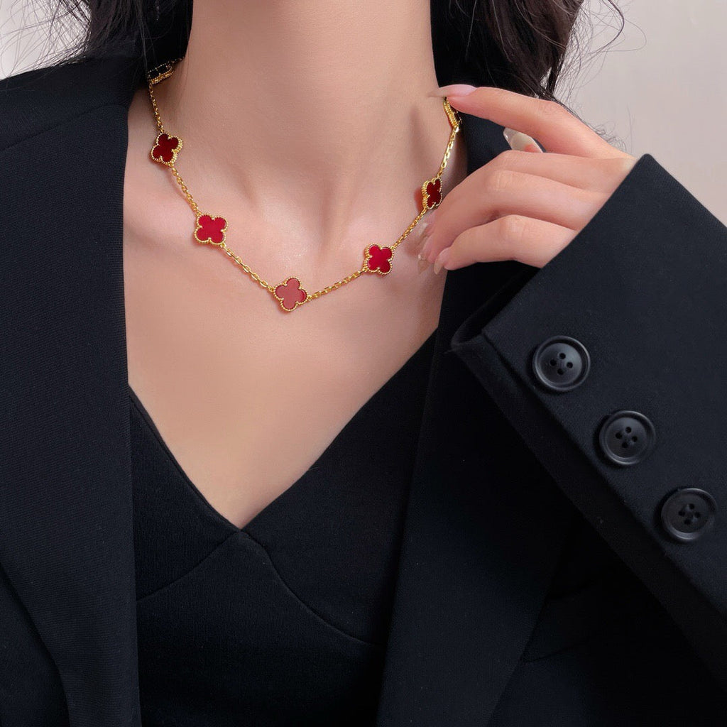 [Cyra] CLOVER-HALSKETTE MIT 10 MOTIVEN AUS KARNEOL