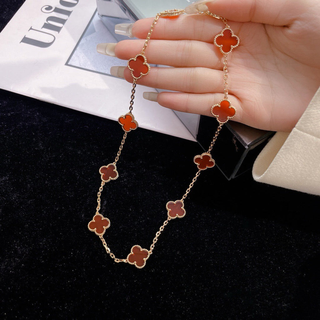[Cyra] CLOVER-HALSKETTE MIT 10 MOTIVEN AUS KARNEOL