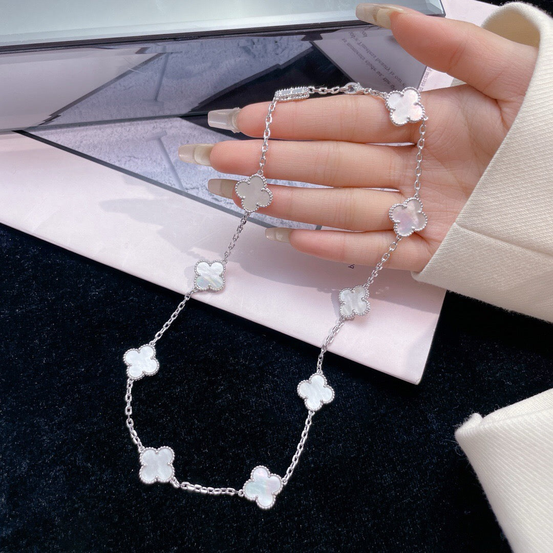 [Cyra]  CLOVER 10 MOTIFS WHITE MOTHER OF PEARL NECKLACE